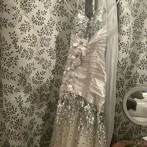 Val stefani wedding dress
